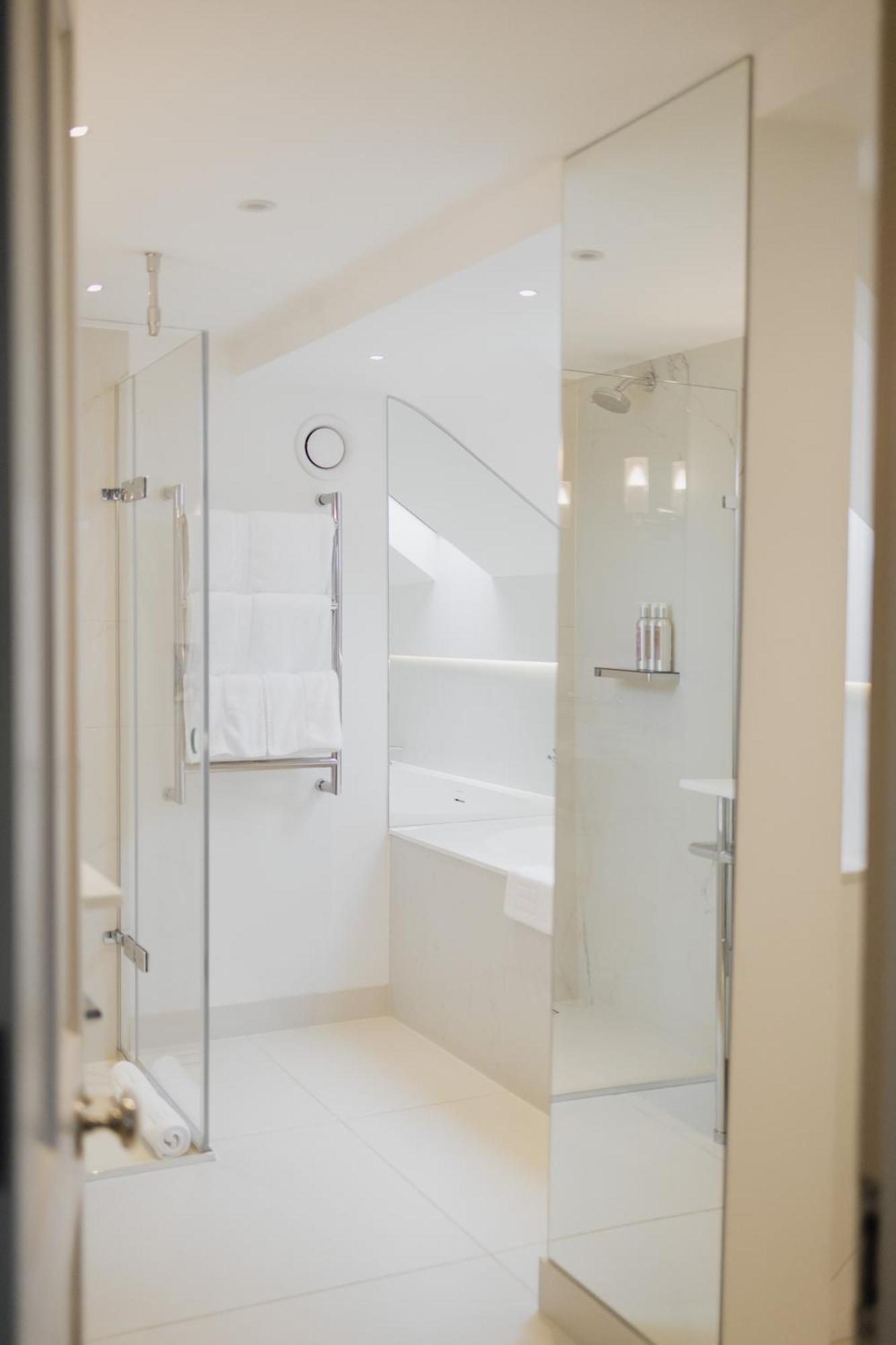 فندق ذا أولد بانك أكسفورد المظهر الخارجي الصورة A shower enclosure