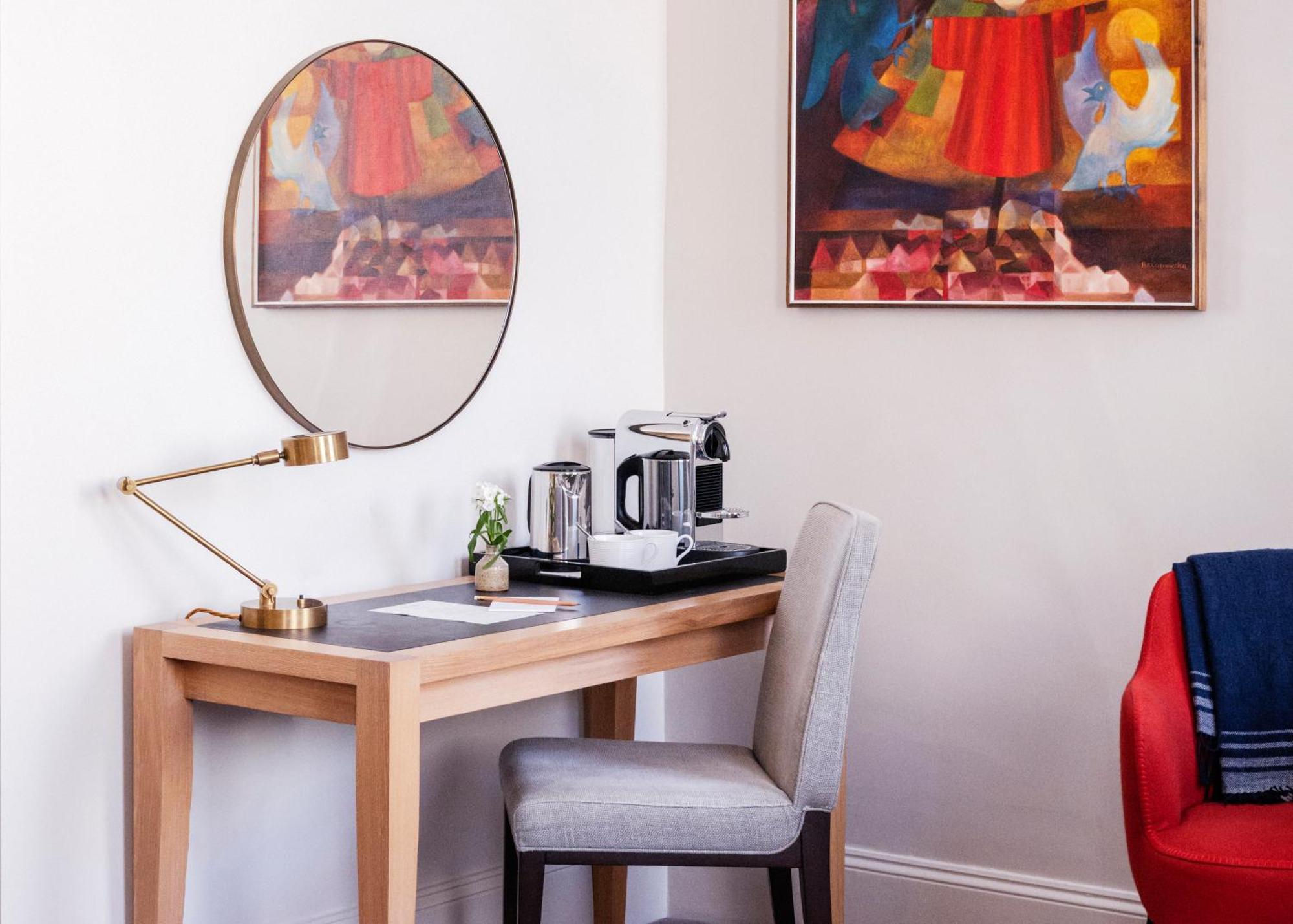 فندق ذا أولد بانك أكسفورد المظهر الخارجي الصورة A Nespresso machine in a hotel room