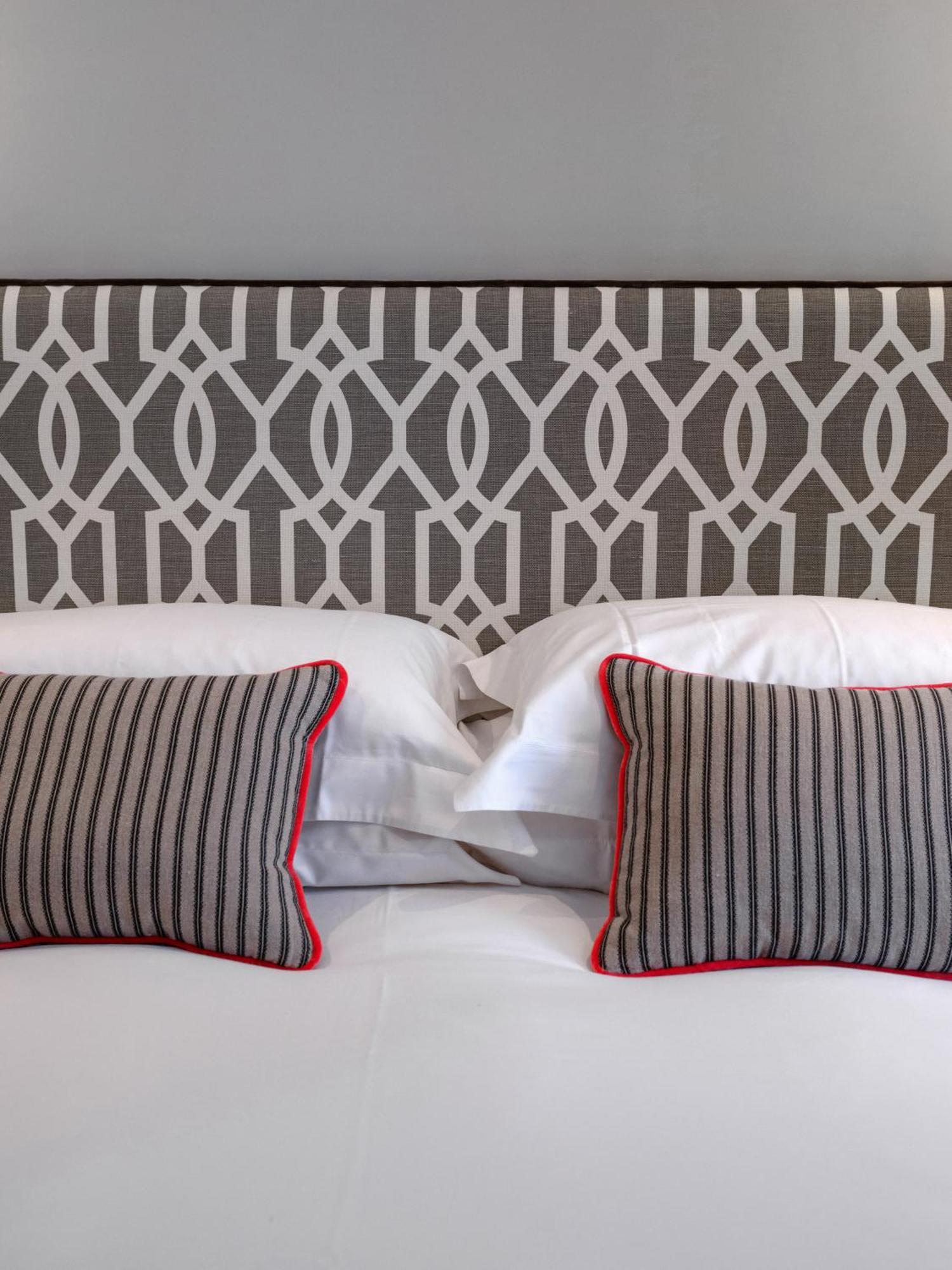 فندق ذا أولد بانك أكسفورد المظهر الخارجي الصورة A bed with a bed frame