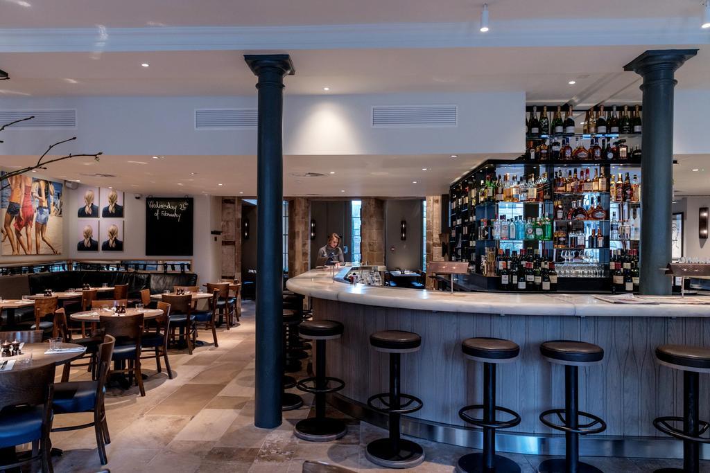 فندق ذا أولد بانك أكسفورد المظهر الخارجي الصورة The bar at the restaurant