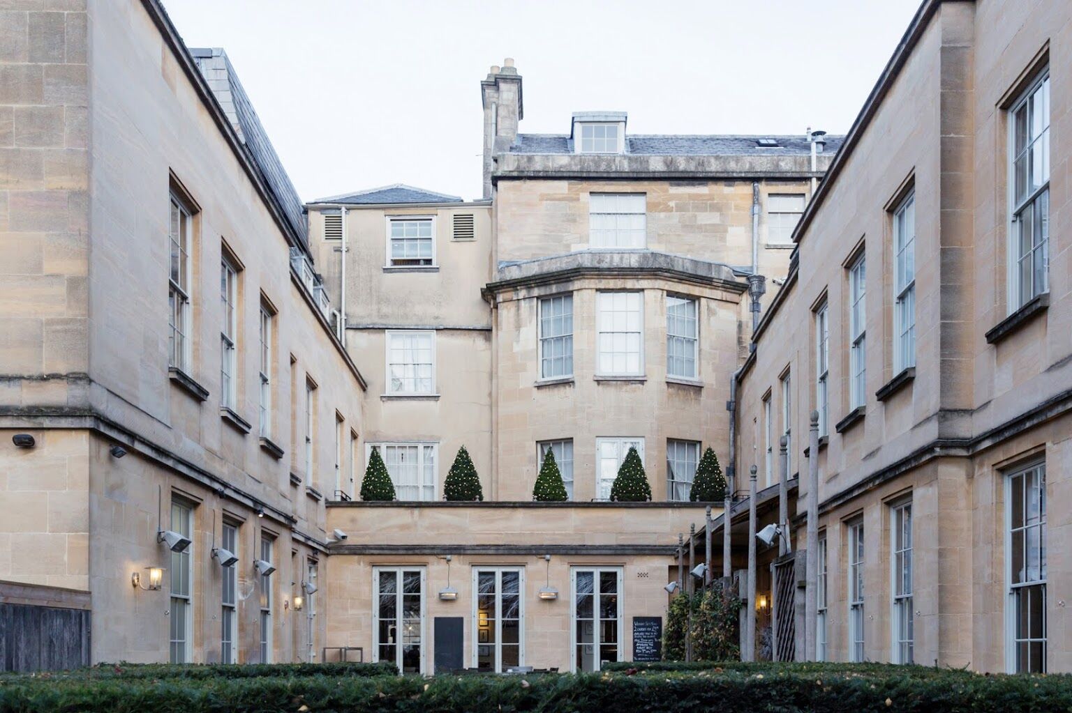 فندق ذا أولد بانك أكسفورد المظهر الخارجي الصورة The courtyard of the Royal Society